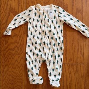 NWT Brand New Old Navy Cozy Cream Christmas Tree Kids One Piece 3-6 months M